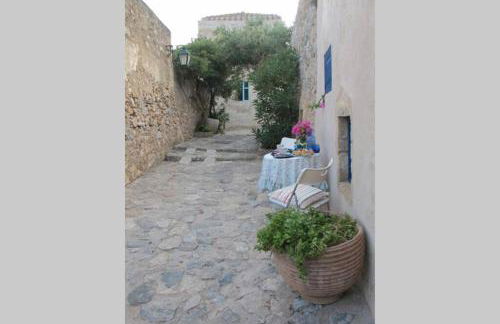 Blue Door (in the castle of Monembasia) - Foto 6