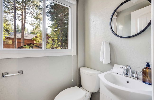 Homewood by Avantstay Amazing Family Cabin w/ Hot Tub & Sauna - Foto 24