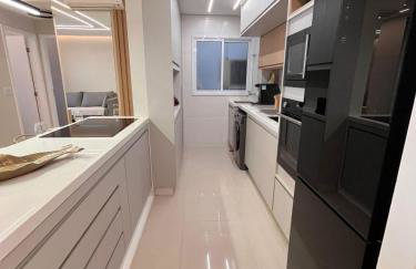 Apto em Bertioga com AC e Wi-Fi - 300m da praia - Photo 10