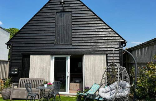 Quirky 1 bedroom barn on the river in Arundel - Foto 1