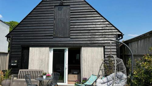 Quirky 1 bedroom barn on the river in Arundel - Foto 1