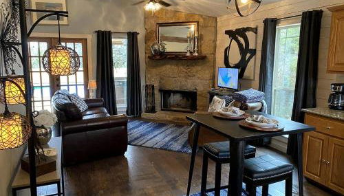 Charming Pet-Friendly Vacation Rental with a Private Pool in Hays County, Texas - Foto 2