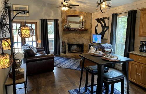 Charming Pet-Friendly Vacation Rental with a Private Pool in Hays County, Texas - Foto 2