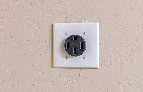 Pinewood Lodge - Backs to Forest - Near Downtown! - Foto 17