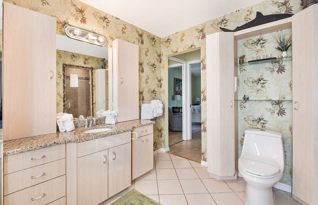 232 South Harbor Upstairs 3 Bedroom Apts by RedAwning - Photo 17