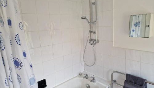 Millmead Apartment in central Guildford with parking - Foto 2, towels, Shower