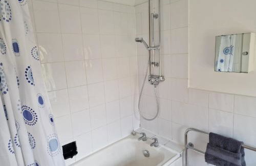 Millmead Apartment in central Guildford with parking - Photo 2