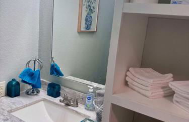 Comfy 2BR 1BA Apt - Foto 15