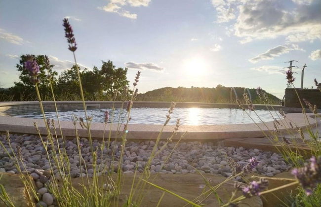 Modern Villa With Swimming Pool and Garden - Photo 17