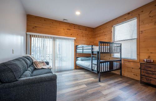 Shady Point Retreat with Hot Tub and Pickleball! - Foto 27