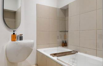 Relaxing and Spacious Kensington Apartment with Patio - Foto 26