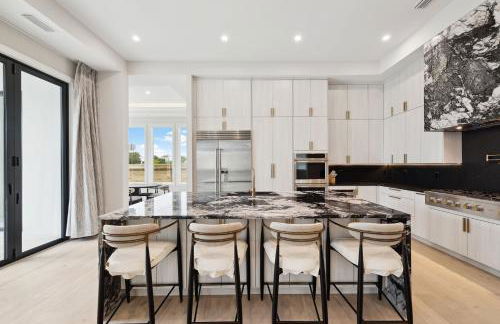 La Villa Nadia - Lakefront Luxury Vacation Rental in Destiny with Private Pool - Foto 15