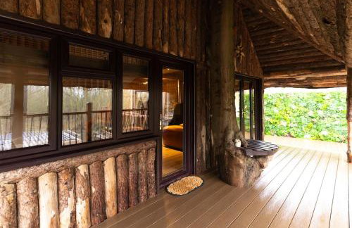 Tree House - Luxury Riverside Escape! - Foto 1
