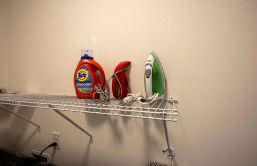 4 Min to Downtown - En-Suite Bath - Washer and Dryer - Foto 38