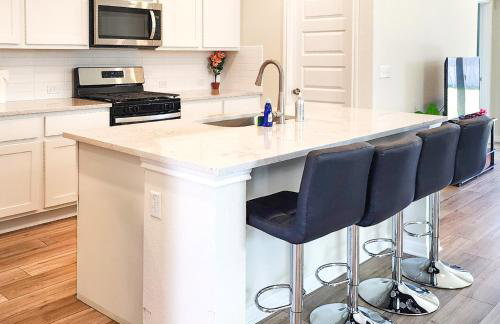 Buda Business-Ready House: Office, Home Gym & Yard - Foto 12