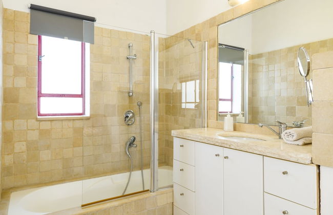 Amazing Duplex Penthouse with 2 Terraces by FeelHome - Photo 35