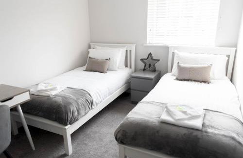 Lovely, comfortable 2-bed Braehead - free parking - Pass the Keys - Foto 4