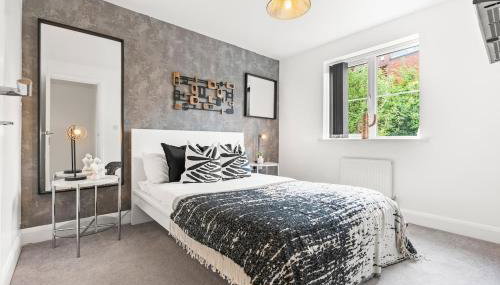 Spacious 3-Bed Home, Parking, Garden, Sleeps 7 - Foto 2