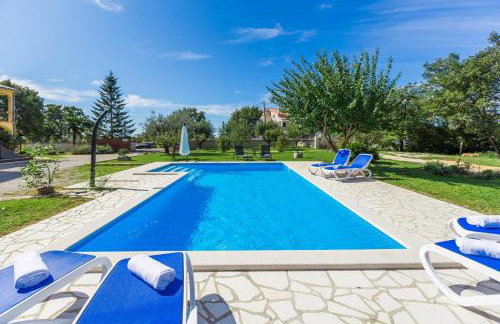 Apartment Susnjici 2 with Pool, Children Playground and Terrace - Photo 28