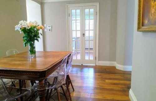 Elegant & spacious parkside 2-bedroom 2-bathroom flat in period building facing Blackheath - parking, great Greenwich location, easy for O2 Arena and City, very near Marathon start line! - Foto 2