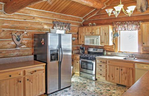 Wonderful Home on Sand Lake with Expansive Porch! - Foto 14