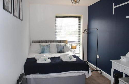 RestWorkPlayShortStays apartment, free parking and wifi, perfect for contractors, near to i54 park and city centre - Foto 5