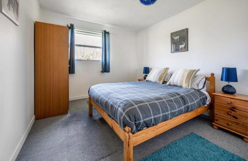 2 Bed Chalet - Sleeps 4 - River and Mountain Views - Foto 9