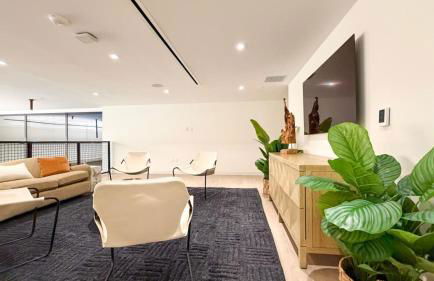 City Skyline Views & Rooftop Pool at District 225 - Foto 51