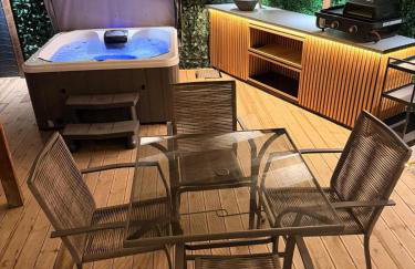 Rural Romantic Cabin-Hot Tub & Outdoor Kitchen - Foto 3