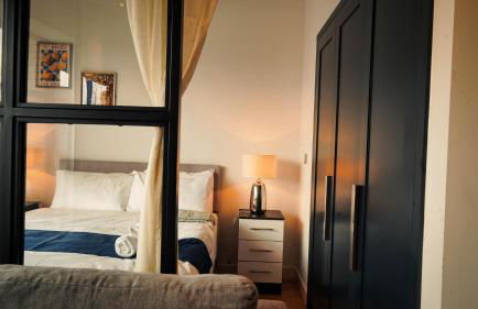 London City Island 1 Bedroom Luxury Apartments, Private Balcony - Photo 3