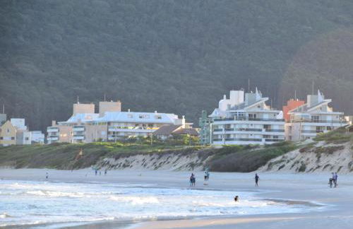 Apartamento a beira mar completo com churrasqueira - Foto 21