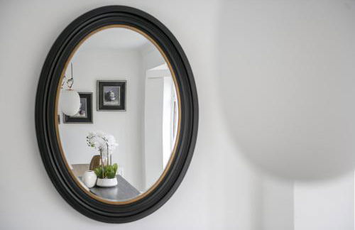 Luxurious 3 Bed House with Free Parking, Sky TV, Movies & Netflix - Foto 40