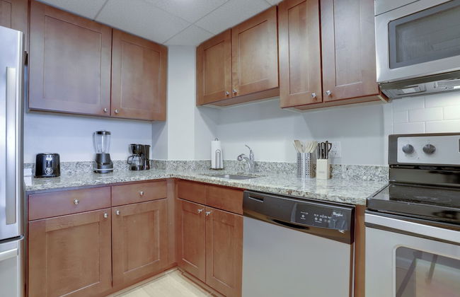 Spacious Apartment at Pentagon City - Photo 15