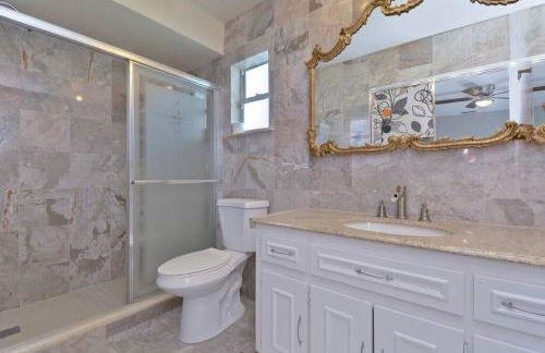 Ybor Casita! 3-Bedrooms Steps away from Centro Ybor! - Photo 4