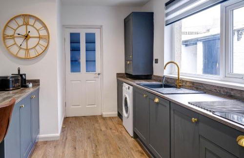 Seashell House with SEA VIEWS and FREE GYM POOL PASS - Photo 3