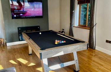 Serene Retreat - Hot Tub - Pool Table - Close to New Forest and Bournemouth Beach - Sleeps 12 - Foto 9