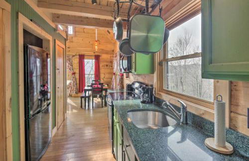 All-Season Base with Scenic Views in Beech Mountain! - Foto 12
