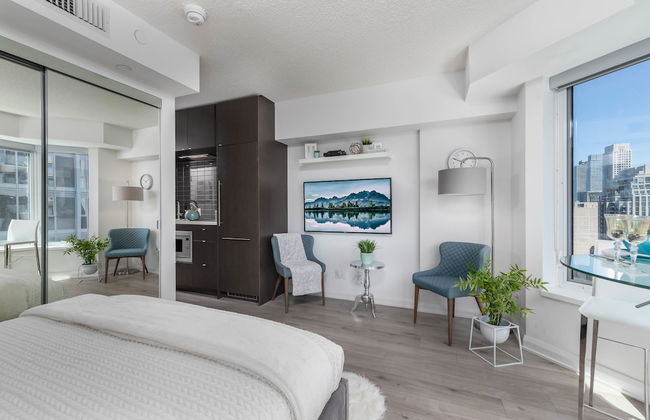 QuickStay Yorkville Condo - Yonge & Bloor - Photo 17