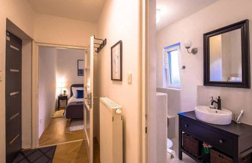 Number 28 Boutique Apartment - Photo 8