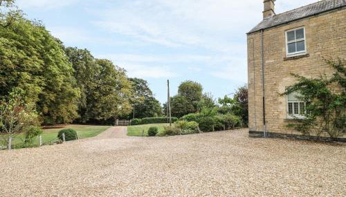 The Coach House - Photo 2