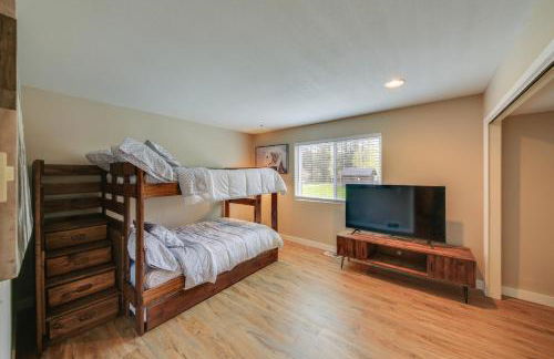 Beachfront Sagle Retreat with Boat Dock and Lift - Foto 29