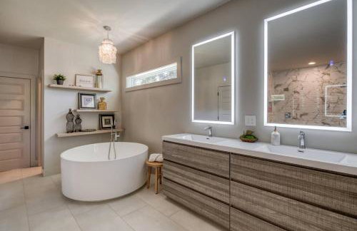 6BR Lakefront Private Dock & Bonfire Sleeps 12 - Foto 30