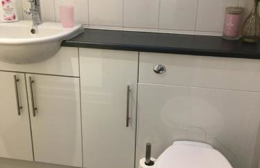 Ensuite room with micro, fridge, washer drier - Foto 14