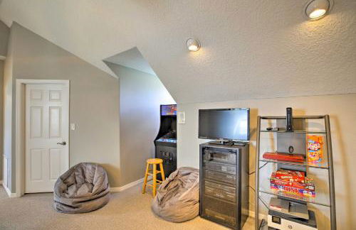 Waterfront Lake Placid Home with Dock and Fire Pit - Foto 11