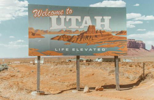 Relaxed Hillside Retreat with Hot Tub and Skyline Views - Foto 43