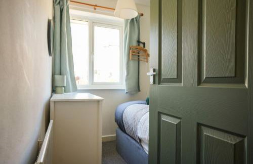 Stupton House, Large 3 Bed House that Sleeps 8 with Full Size Pool Table & FREE Parking - Hosted by Stay Host Save - Foto 42