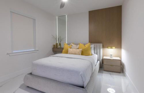 KING BED - FREE Pool Heat - 85 in TV - 4BR Villa - Foto 49