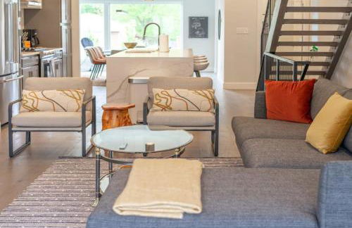 Beautiful Modern 3BR in the Grove ABODEbucks - Photo 13