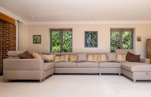 Stunning 5-bed 3-bath house close to the sea! - Foto 45