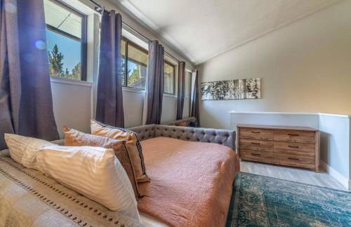 Guest Favorite Spacious Remodeled 2 Bdrm 2 Ba Mountain Views - Photo 51